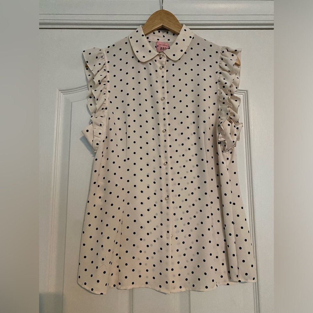 Black and cream blouse with pearl buttons EUC size 12